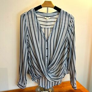 a.n.a. A New Approach Size M Long Sleeve Blouse